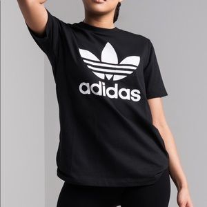 Adidas trefoil T in black